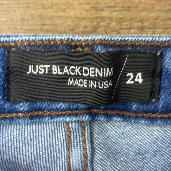 Just Black Women’s The Sunday Straight Distressed Jeans, size 24 - Picture 4 of 12